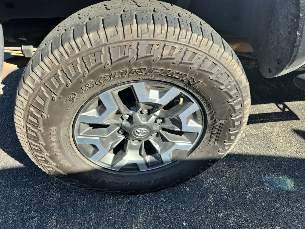 Used 2021 Toyota Tacoma TRD Off-Road AWD/4WD image 10