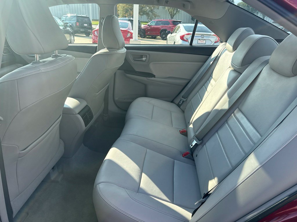 Used 2016 Toyota Camry XLE w/ Moonroof Package FWD image 10