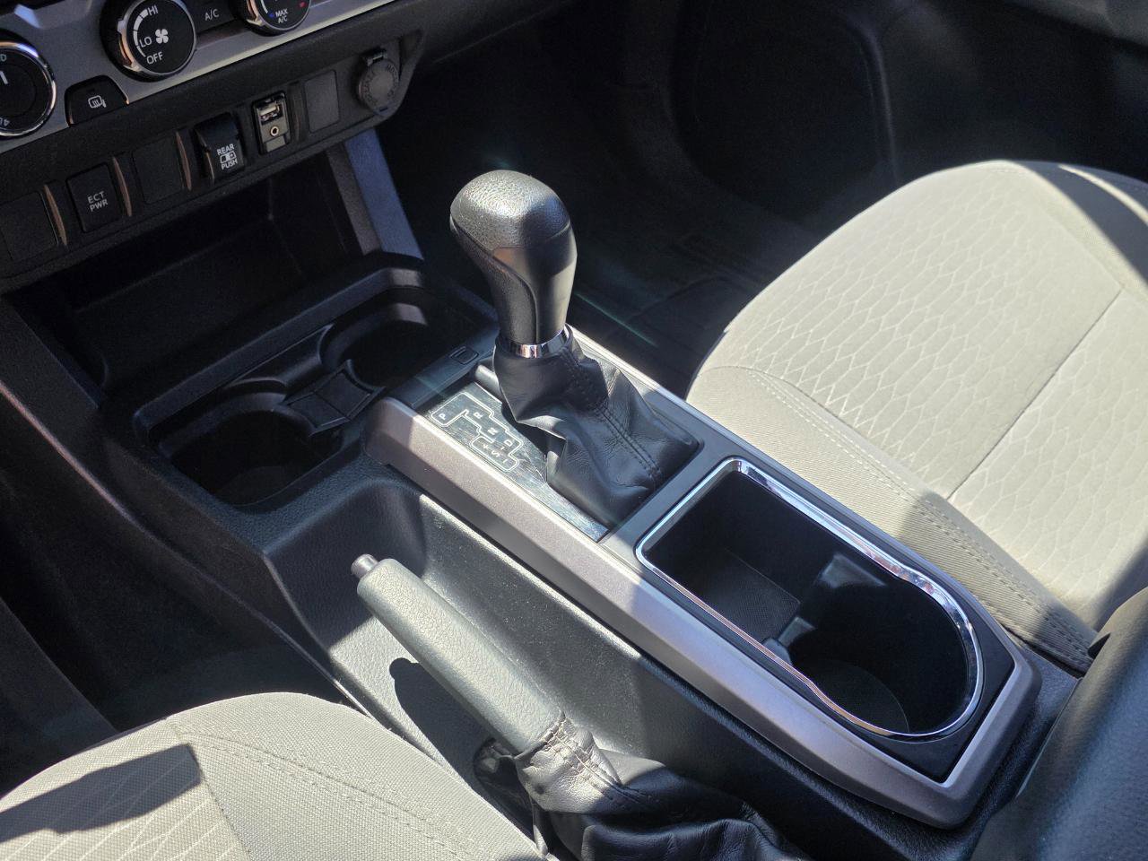 Used 2019 Toyota Tacoma SR5 AWD/4WD image 7