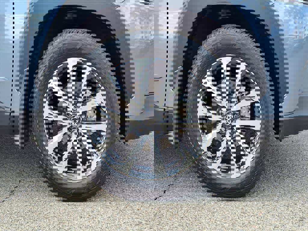 Certified 2024 Toyota Corolla Cross XLE image 7