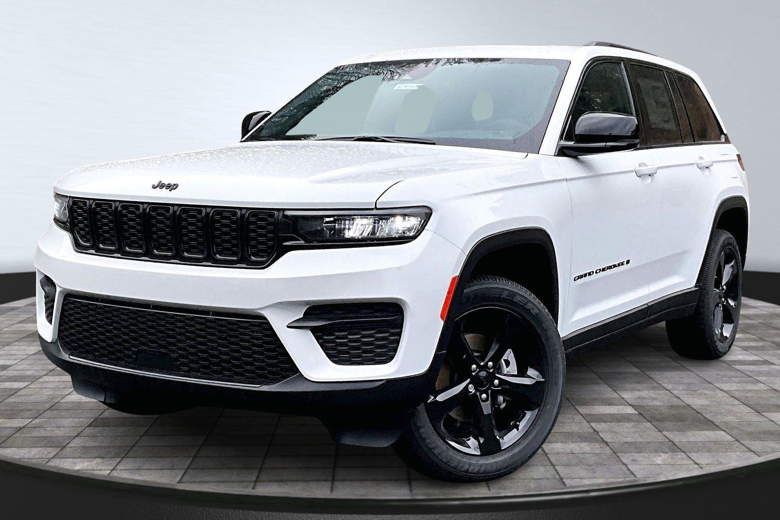 New 2025 Jeep Grand Cherokee Altitude image 2