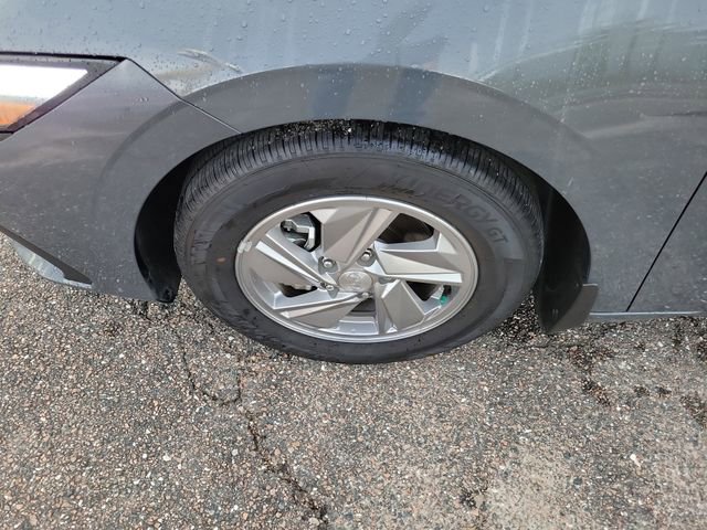 Used 2025 Hyundai Elantra SE FWD image 6