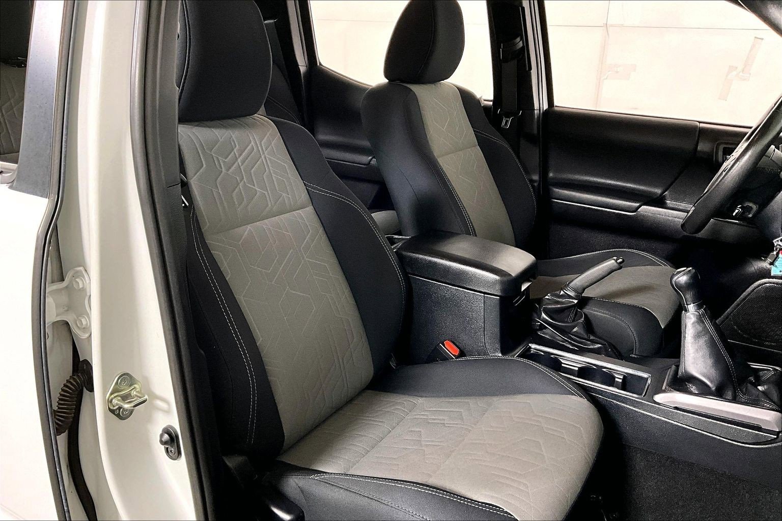 Used 2020 Toyota Tacoma TRD Sport image 7