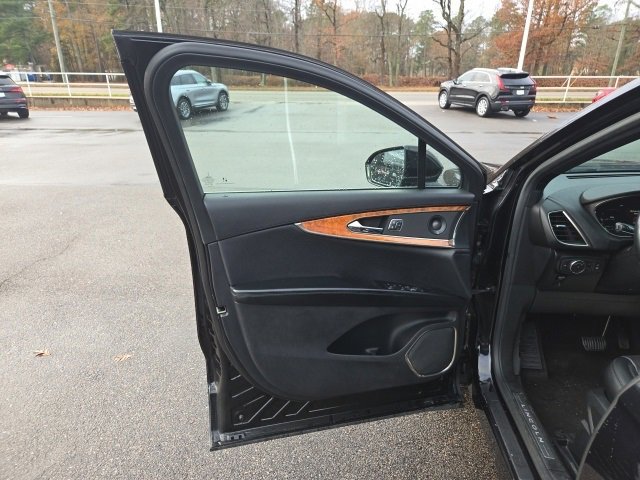 Used 2020 Lincoln Nautilus Reserve image 10