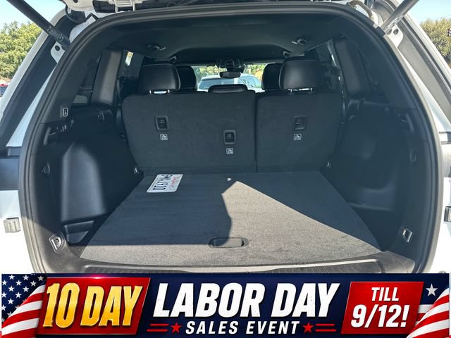 Used 2024 Jeep Grand Cherokee Altitude AWD/4WD image 24