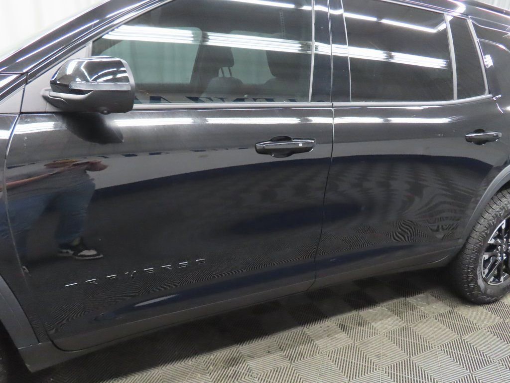 Used 2025 Chevrolet Traverse Z71 image 46