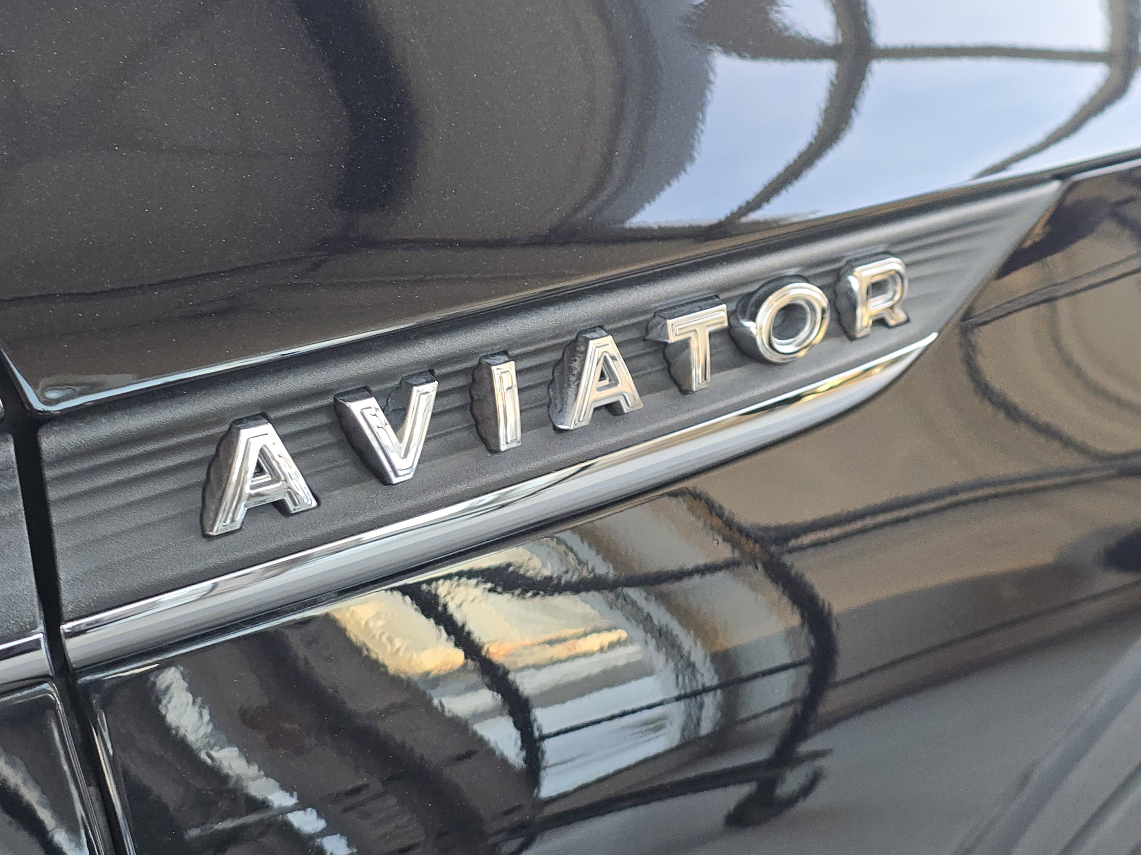 Used 2025 Lincoln Aviator AWD image 14