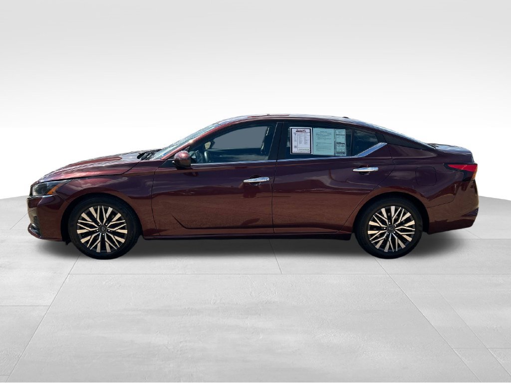 Used 2023 Nissan Altima 2.5 SV FWD image 2