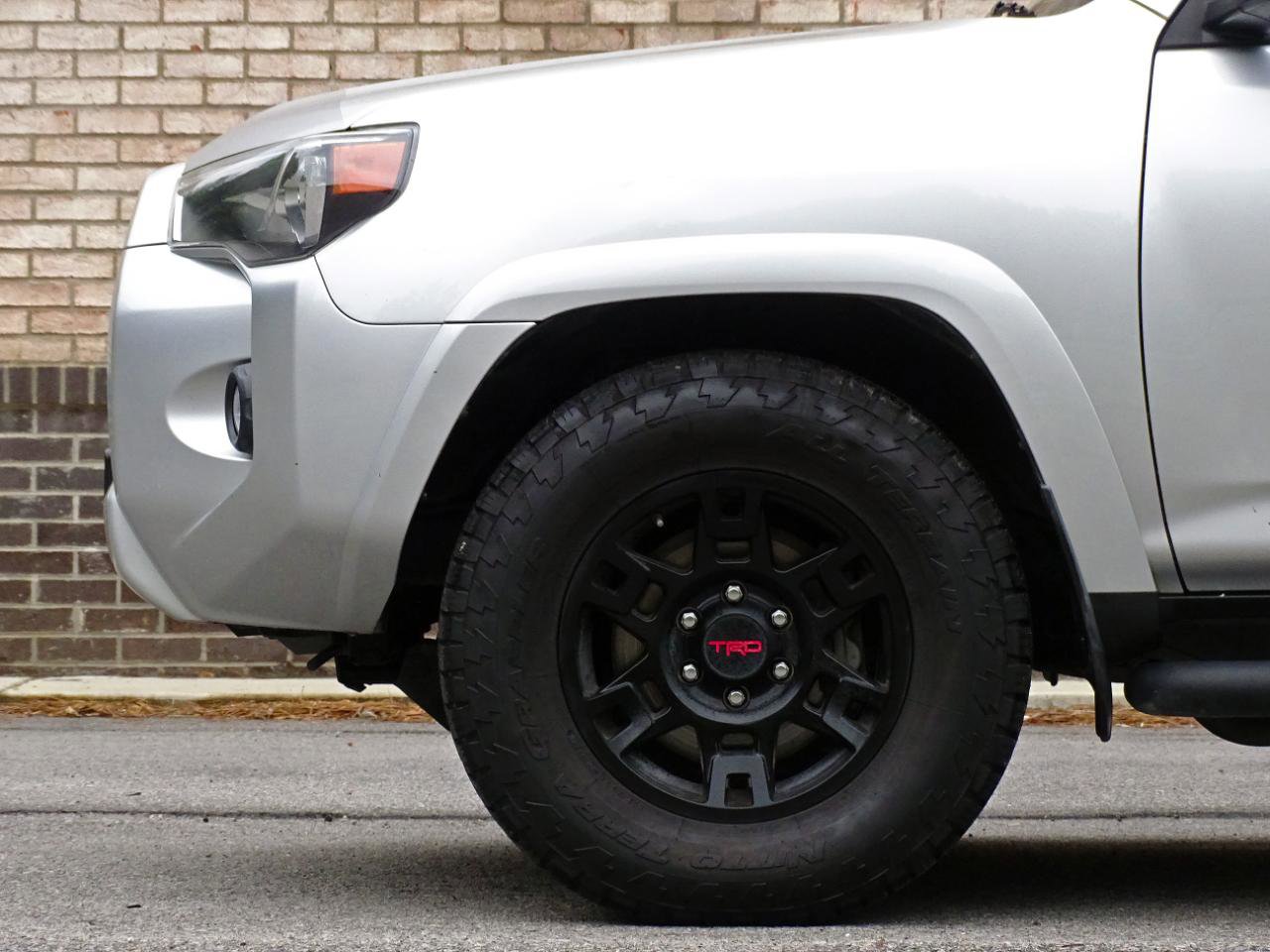 Used 2021 Toyota 4Runner SR5 Premium w/ Moonroof Package RWD image 10