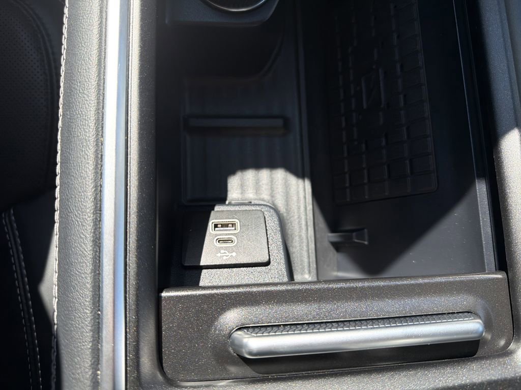 Used 2025 Ford Expedition Platinum image 37