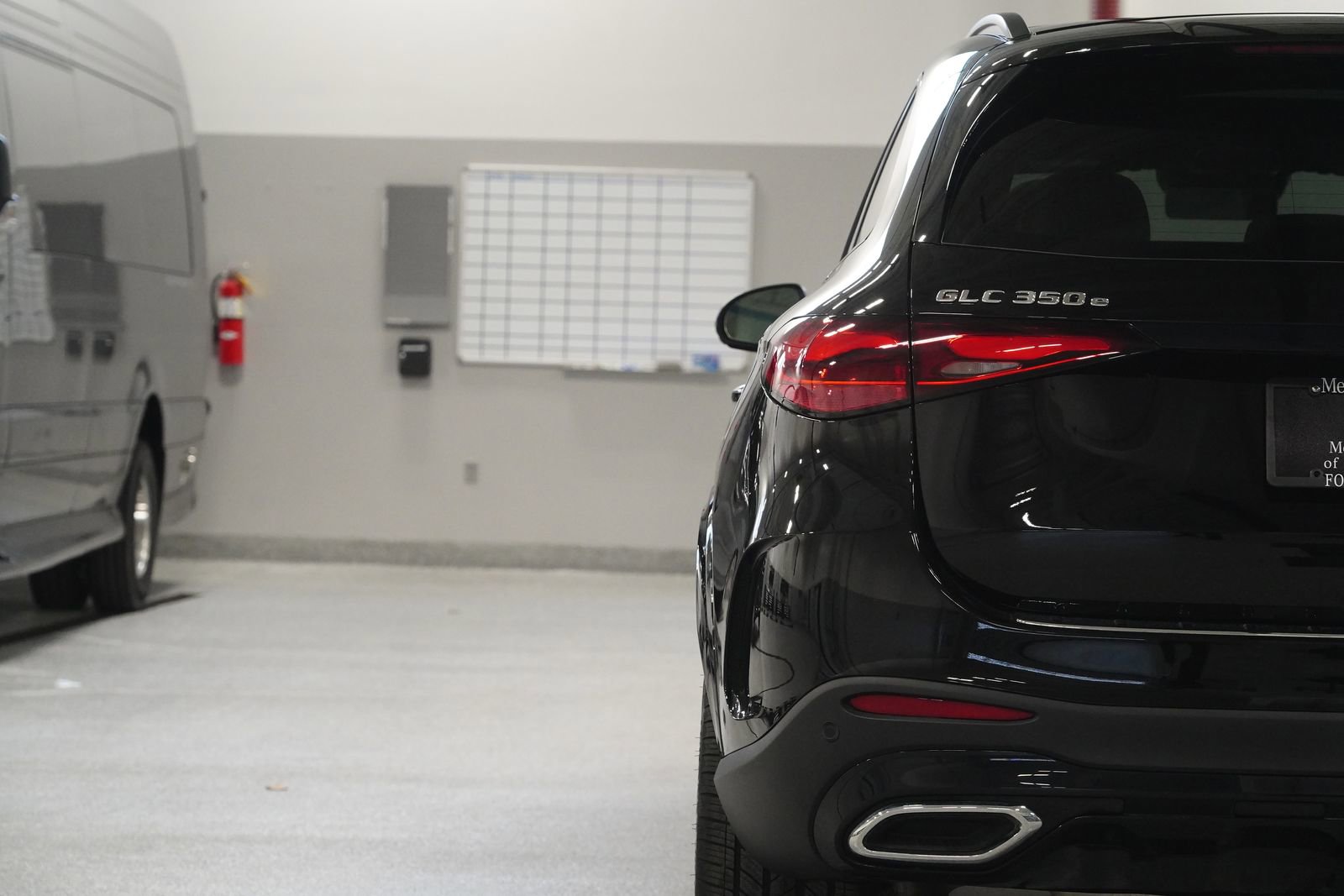 Used 2025 Mercedes-Benz GLC 350e 4MATIC image 11