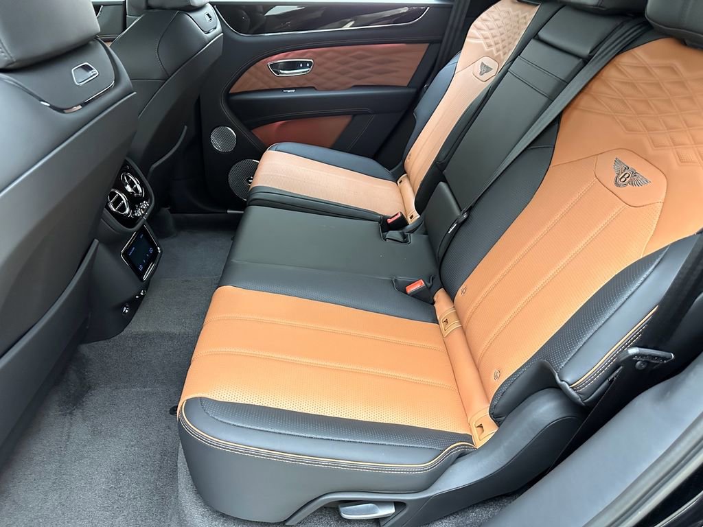Used 2024 Bentley Bentayga image 25