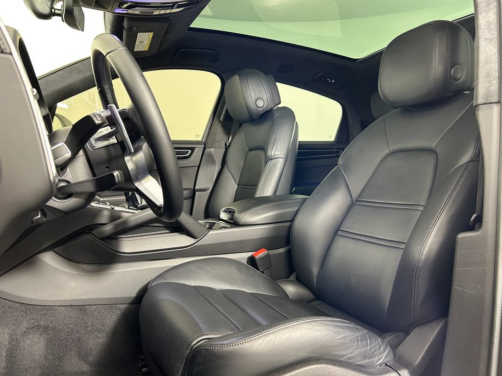 Certified 2021 Porsche Cayenne GTS AWD/4WD image 5