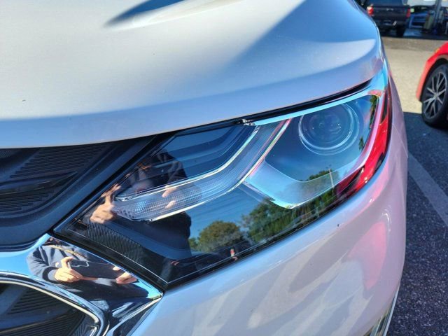 Used 2018 Chevrolet Equinox LT w/ Sun & Infotainment Package image 10