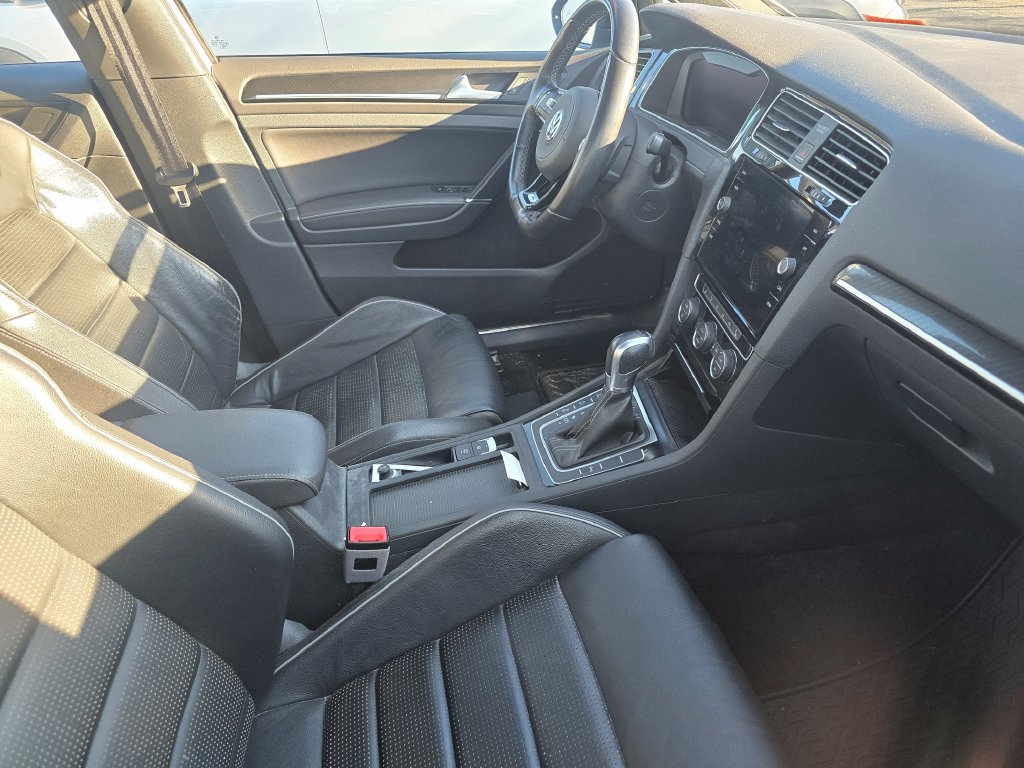 Used 2018 Volkswagen Golf R 4-Door AWD/4WD image 12