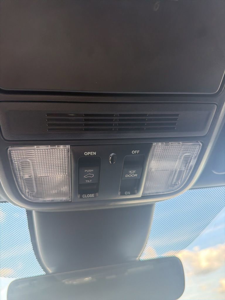 Used 2025 Honda Odyssey Sport-L image 27