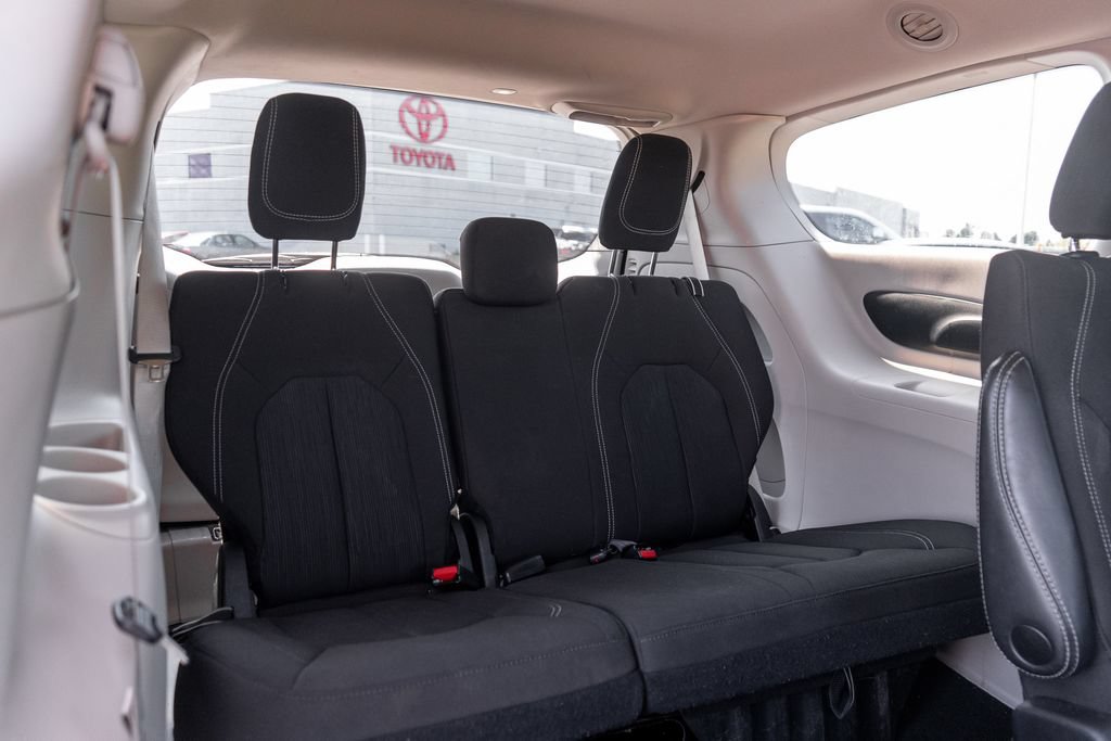 Used 2023 Chrysler Voyager LX FWD image 15