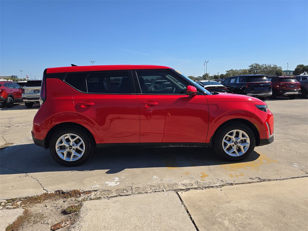 Certified 2025 Kia Soul LX w/ LX Technology Package image 9