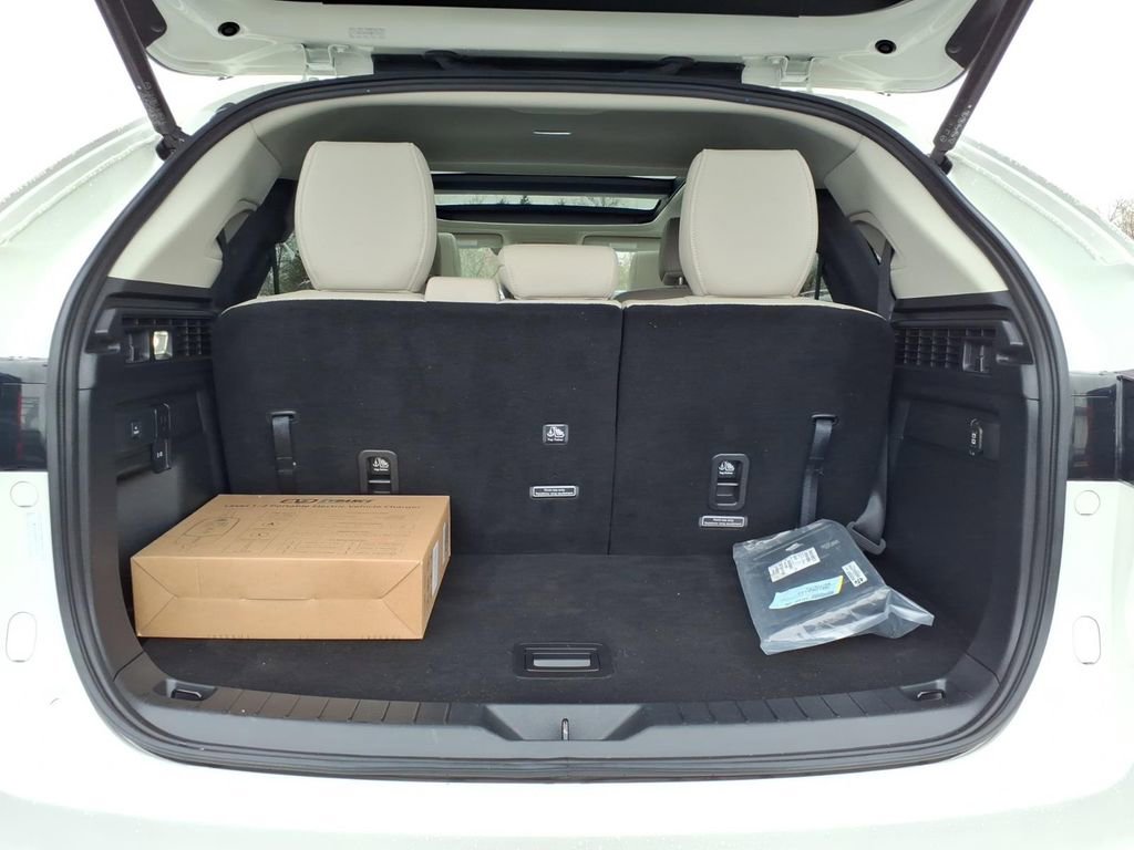 Used 2024 MAZDA CX-90 Plug-In Hybrid w/ Premium Pkg image 19