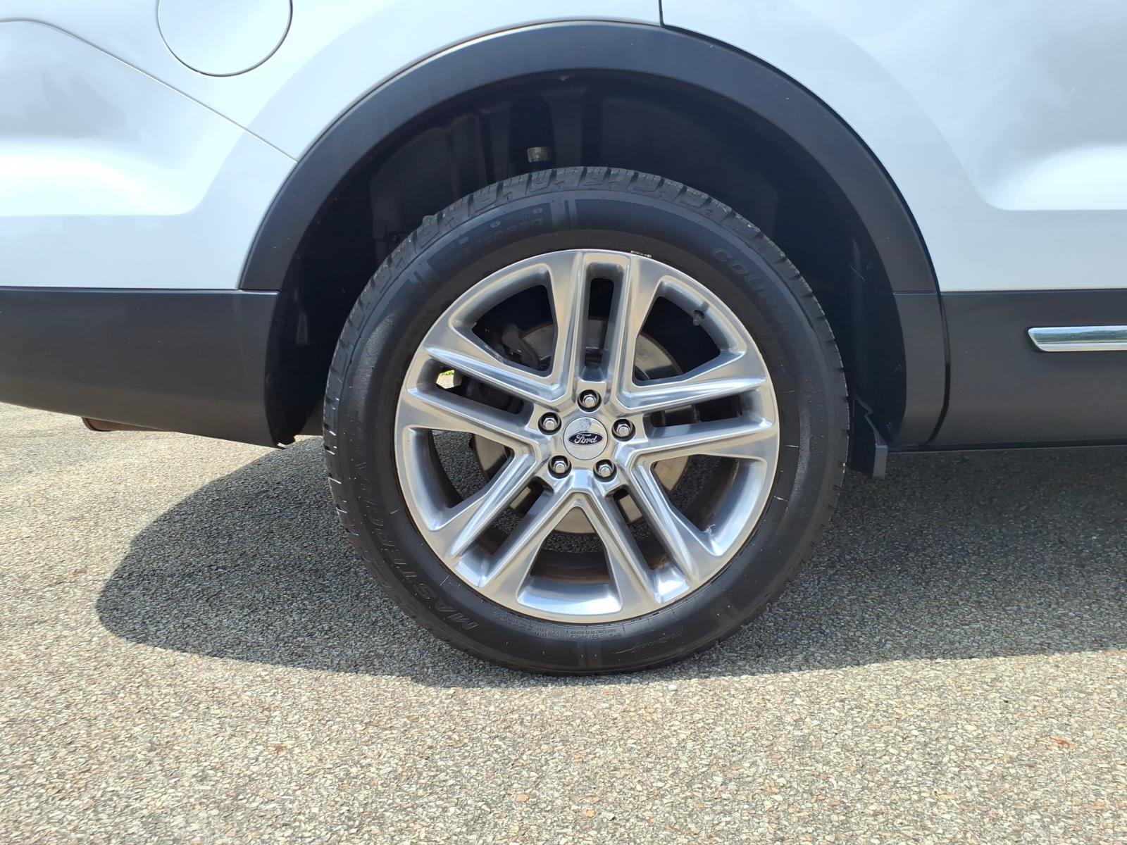 Certified 2017 Ford Explorer XLT w/ Equipment Group 201A AWD/4WD image 7