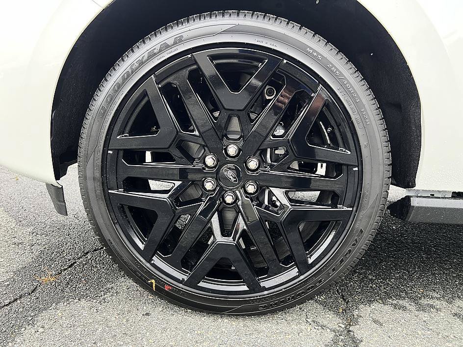 New 2027 Ford Expedition Max Platinum w/ Stealth Performance Package AWD/4WD image 8