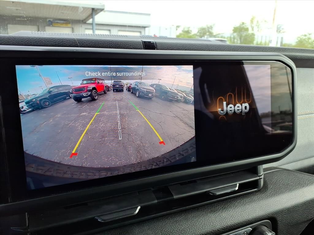 Used 2024 Jeep Wrangler Unlimited AWD/4WD image 17