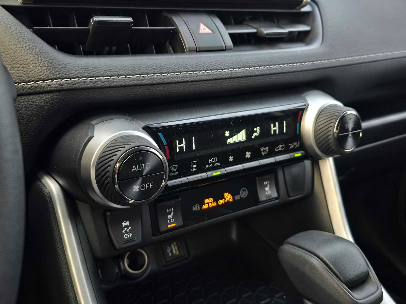 Used 2025 Toyota RAV4 XLE image 28