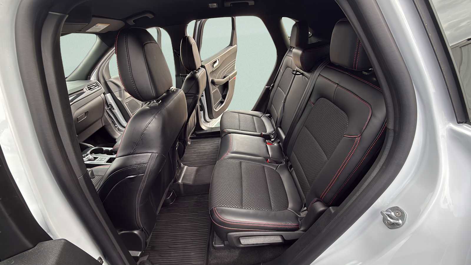 Used 2025 Ford Escape ST-Line Elite w/ Class II Trailer Tow Package image 40