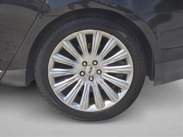 Used 2013 Lincoln MKS image 24