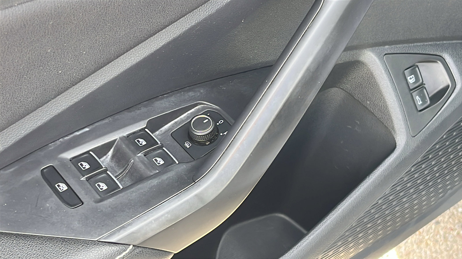 Used 2024 Volkswagen Jetta SE image 12