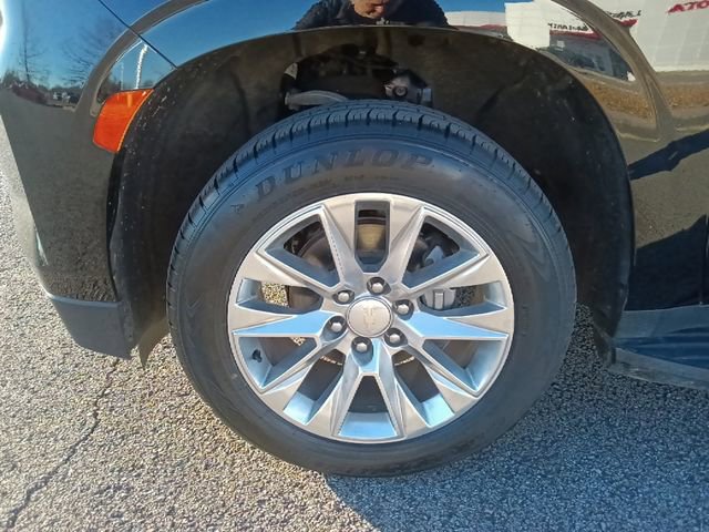 Used 2024 Chevrolet Suburban Premier RWD image 10