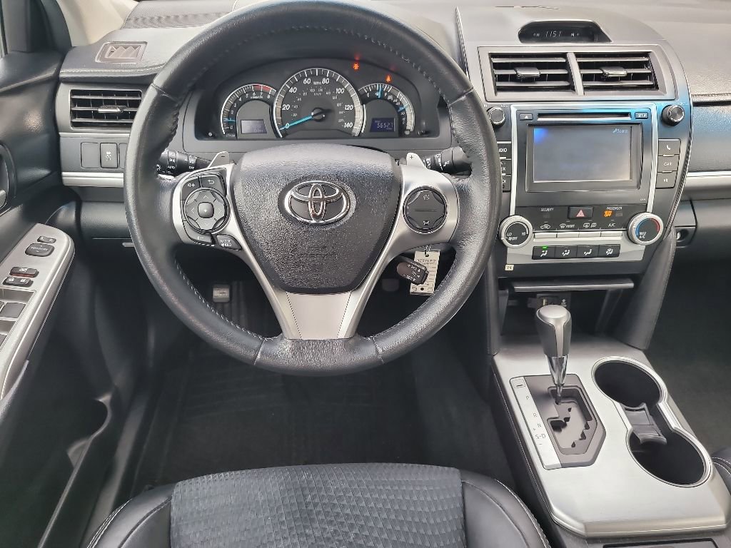 Used 2014 Toyota Camry SE FWD image 6