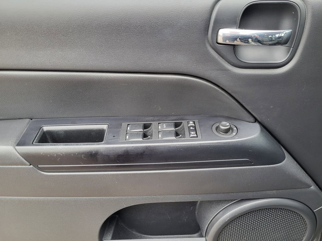 Used 2016 Jeep Patriot Sport w/ Power Value Group image 11