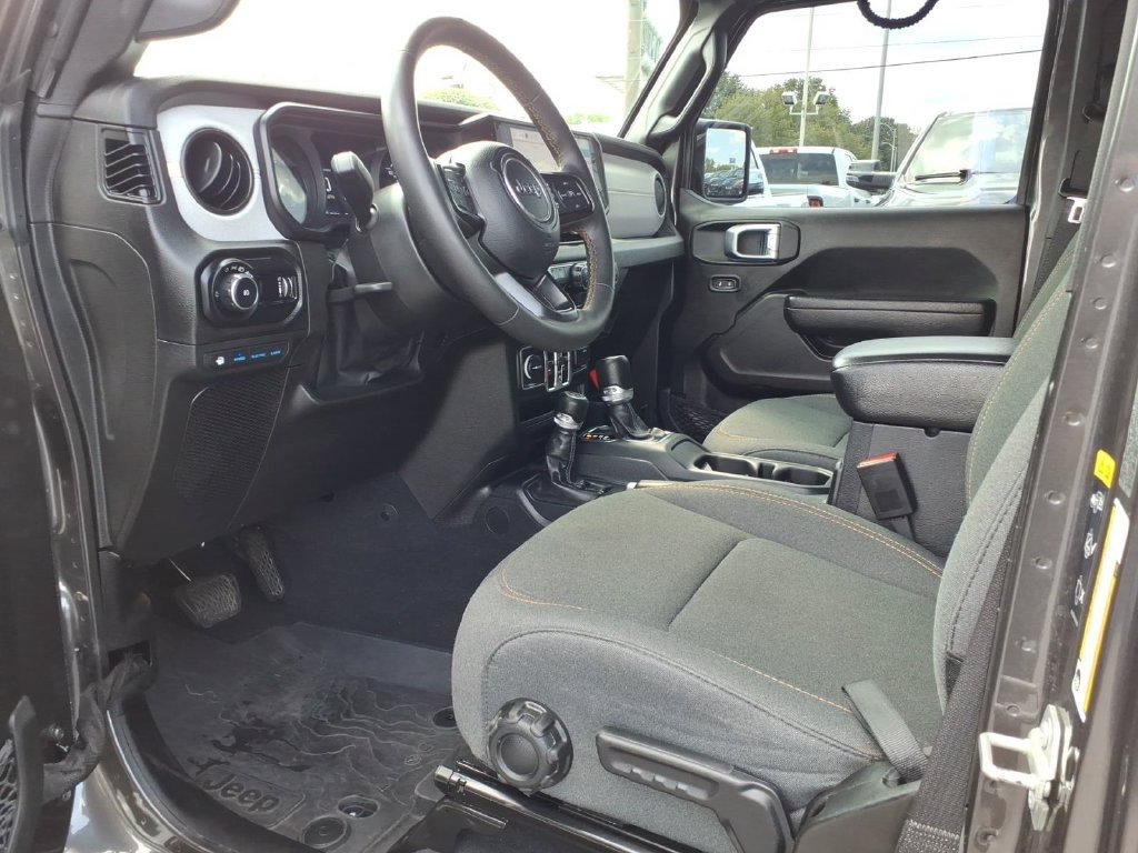 Used 2024 Jeep Wrangler Unlimited w/ Convenience Group AWD/4WD image 13