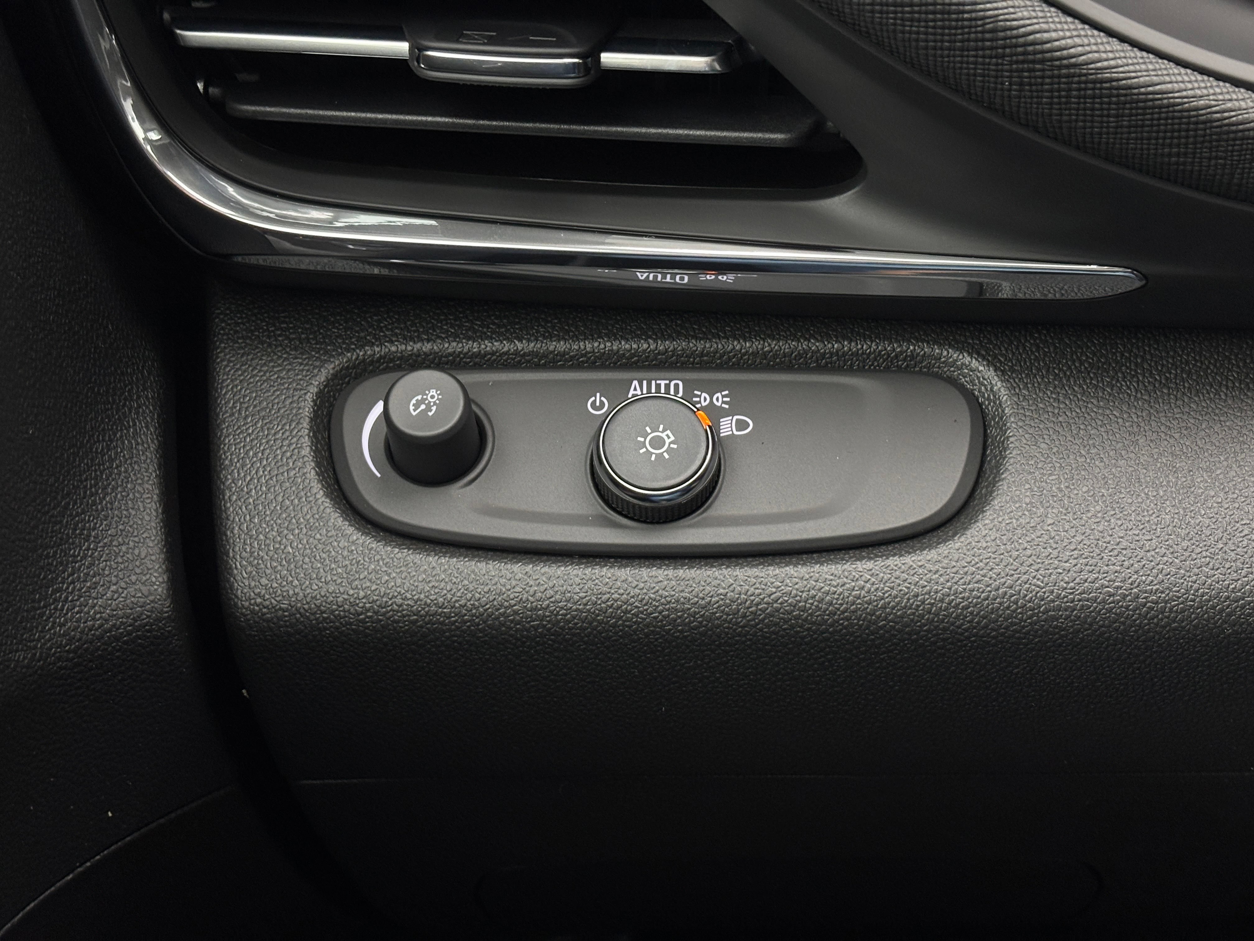 New 2026 Buick Envista Sport Touring w/ Convenience I Package FWD image 19