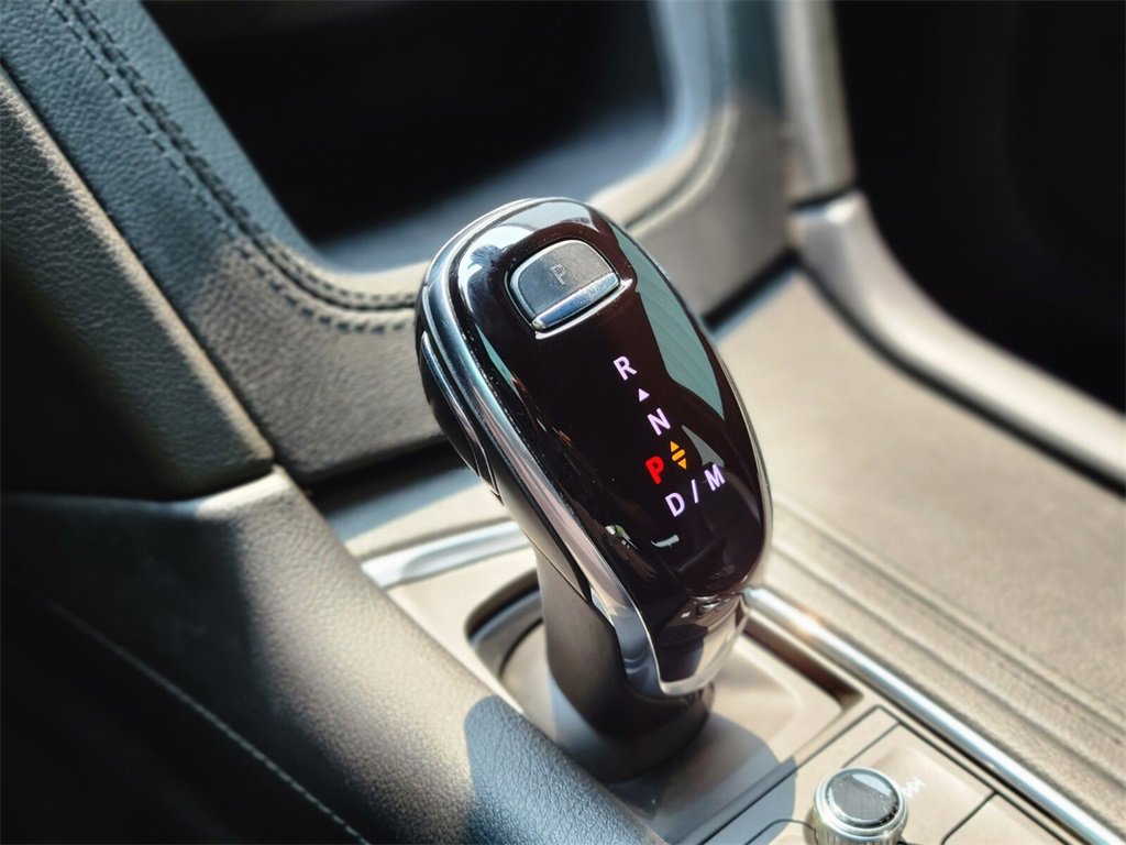 Certified 2022 Cadillac XT5 Sportv w/ LPO, ONYX Package image 23