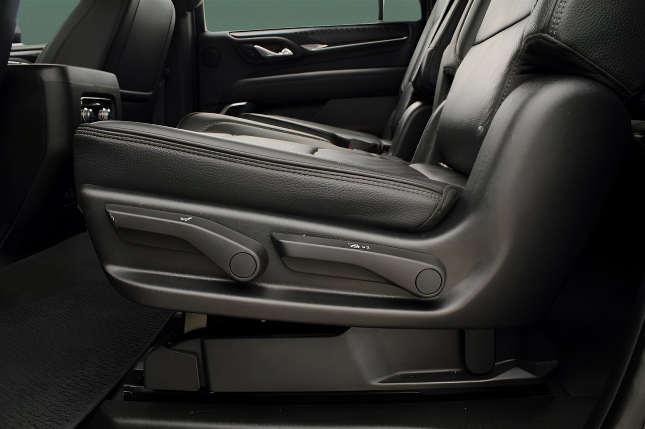 Used 2021 GMC Yukon XL Denali w/ Advanced Technology Package image 34