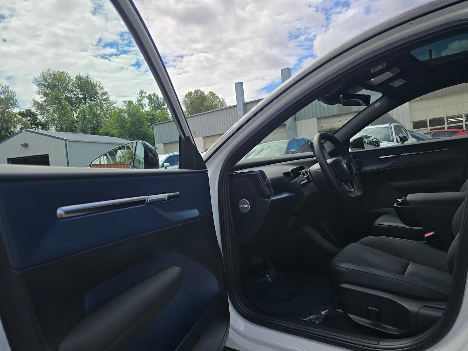 Certified 2025 Volvo EX30 Plus w/ Climate Package AWD/4WD image 21