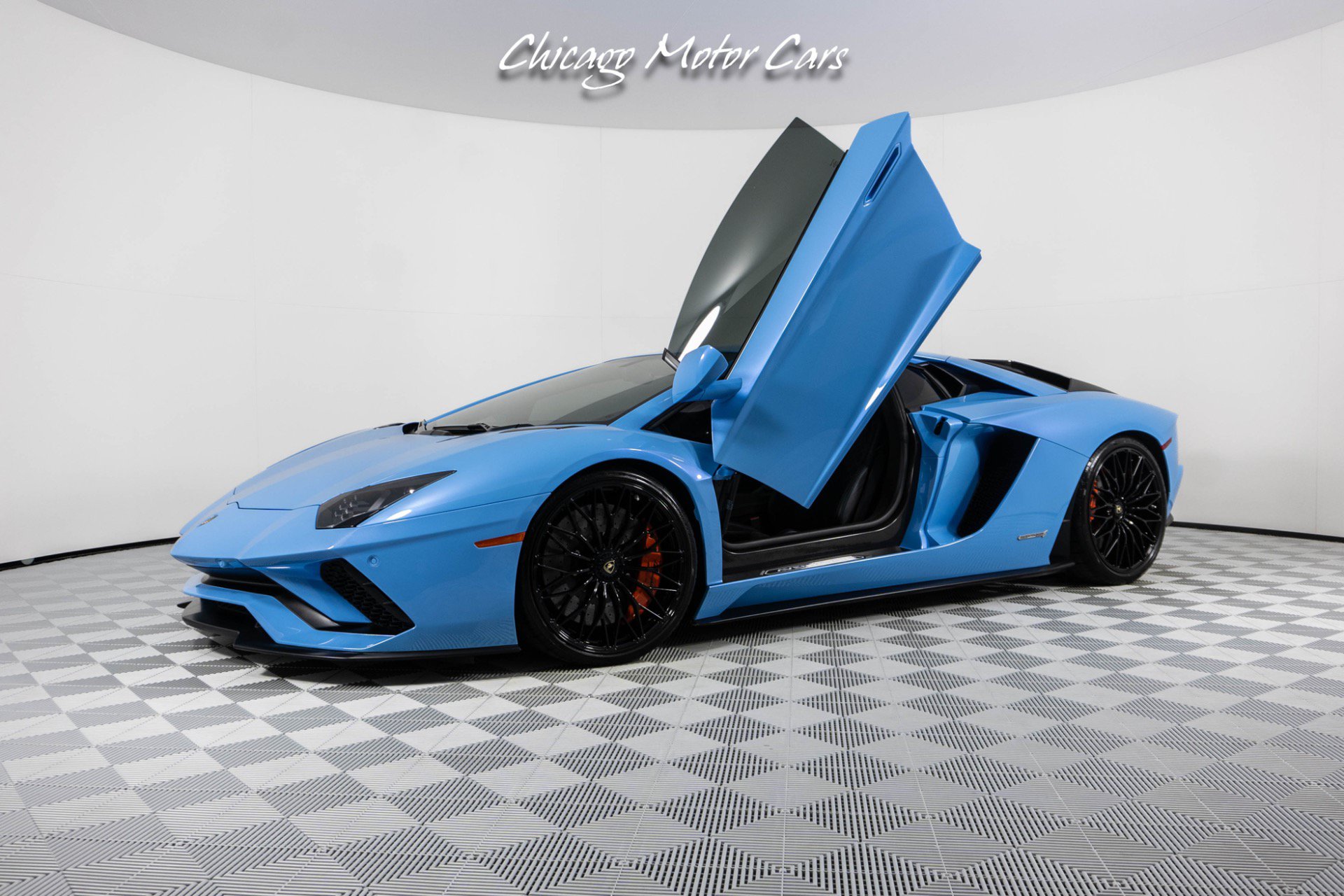 Used 2018 Lamborghini Aventador S AWD/4WD image 1