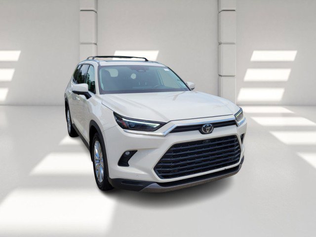 Used 2024 Toyota Grand Highlander AWD image 3