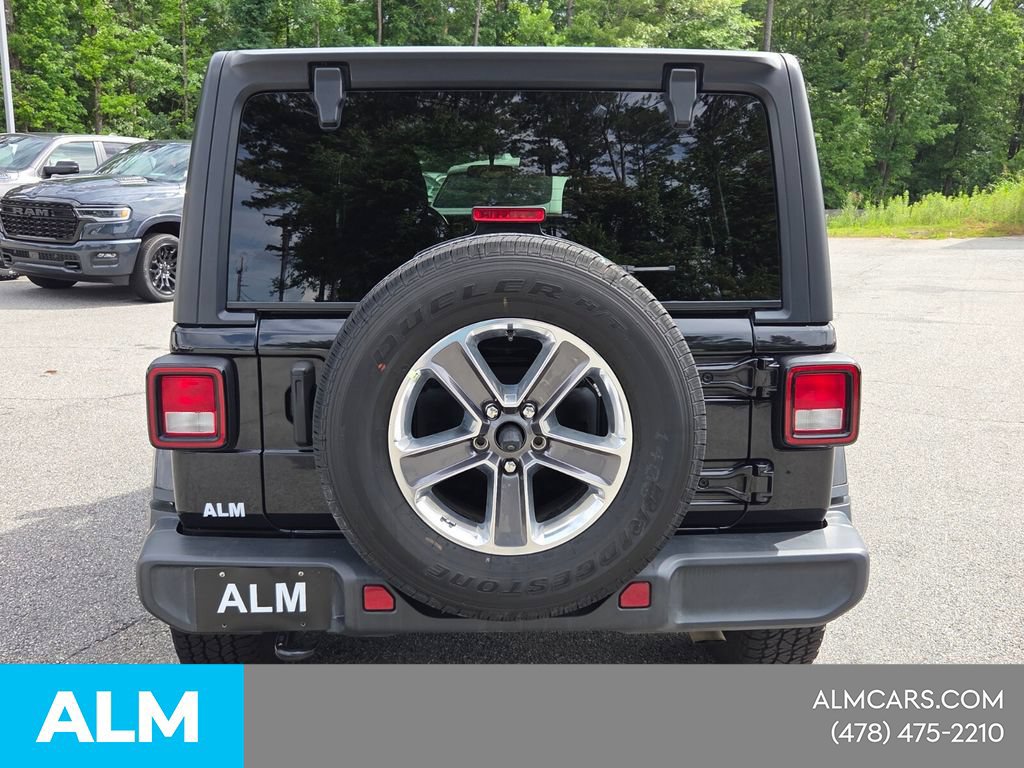 Used 2021 Jeep Wrangler Unlimited Sahara AWD/4WD image 15