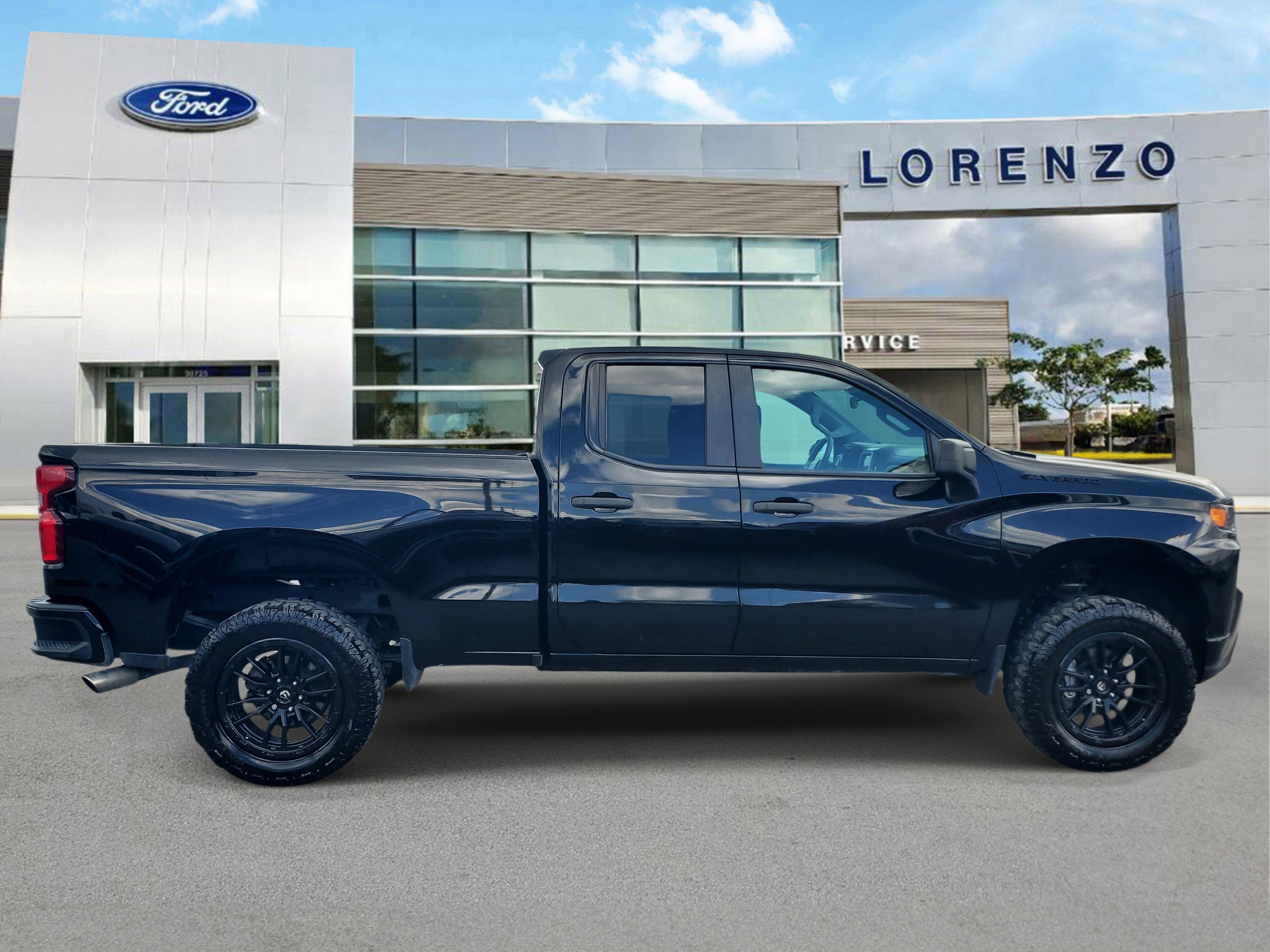 Used 2020 Chevrolet Silverado 1500 Custom w/ Custom Value Package RWD image 4
