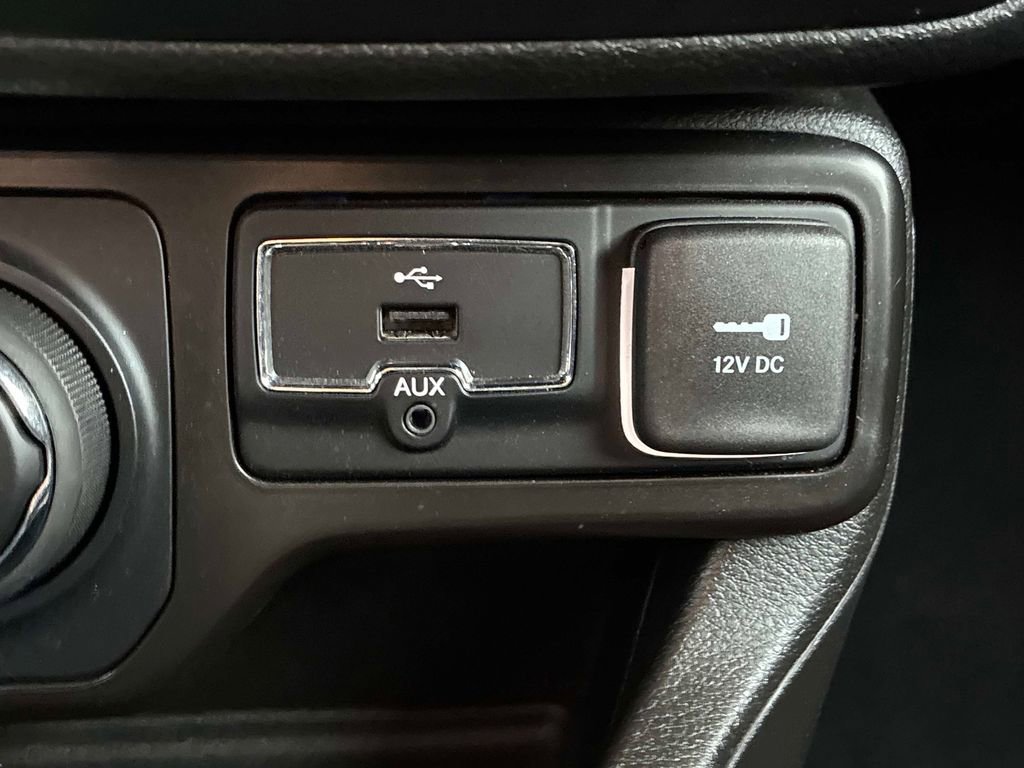 Used 2023 Jeep Renegade Latitude w/ Premium Group AWD/4WD image 26