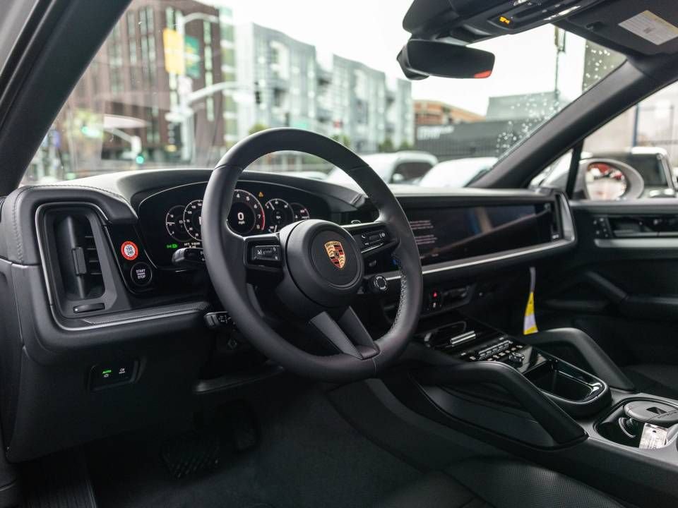 Certified 2026 Porsche Cayenne AWD/4WD image 4