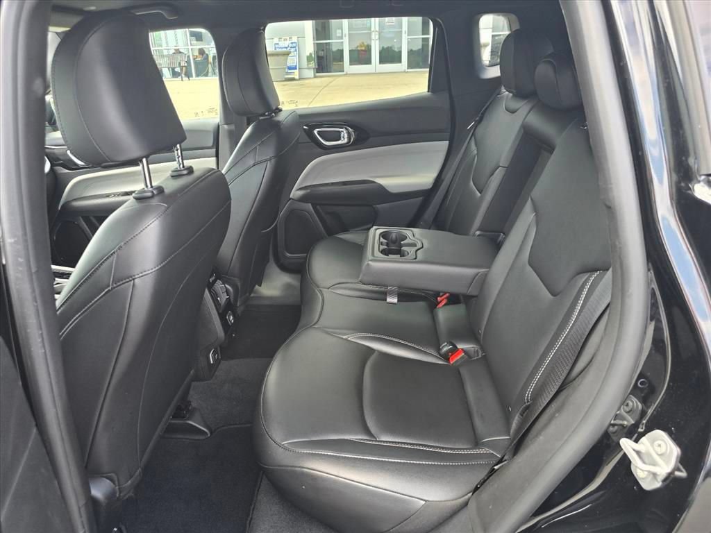 Used 2025 Jeep Compass Limited AWD/4WD image 11