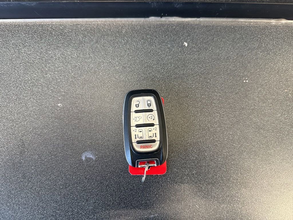 Used 2017 Chrysler Pacifica Touring-L Plus FWD image 25