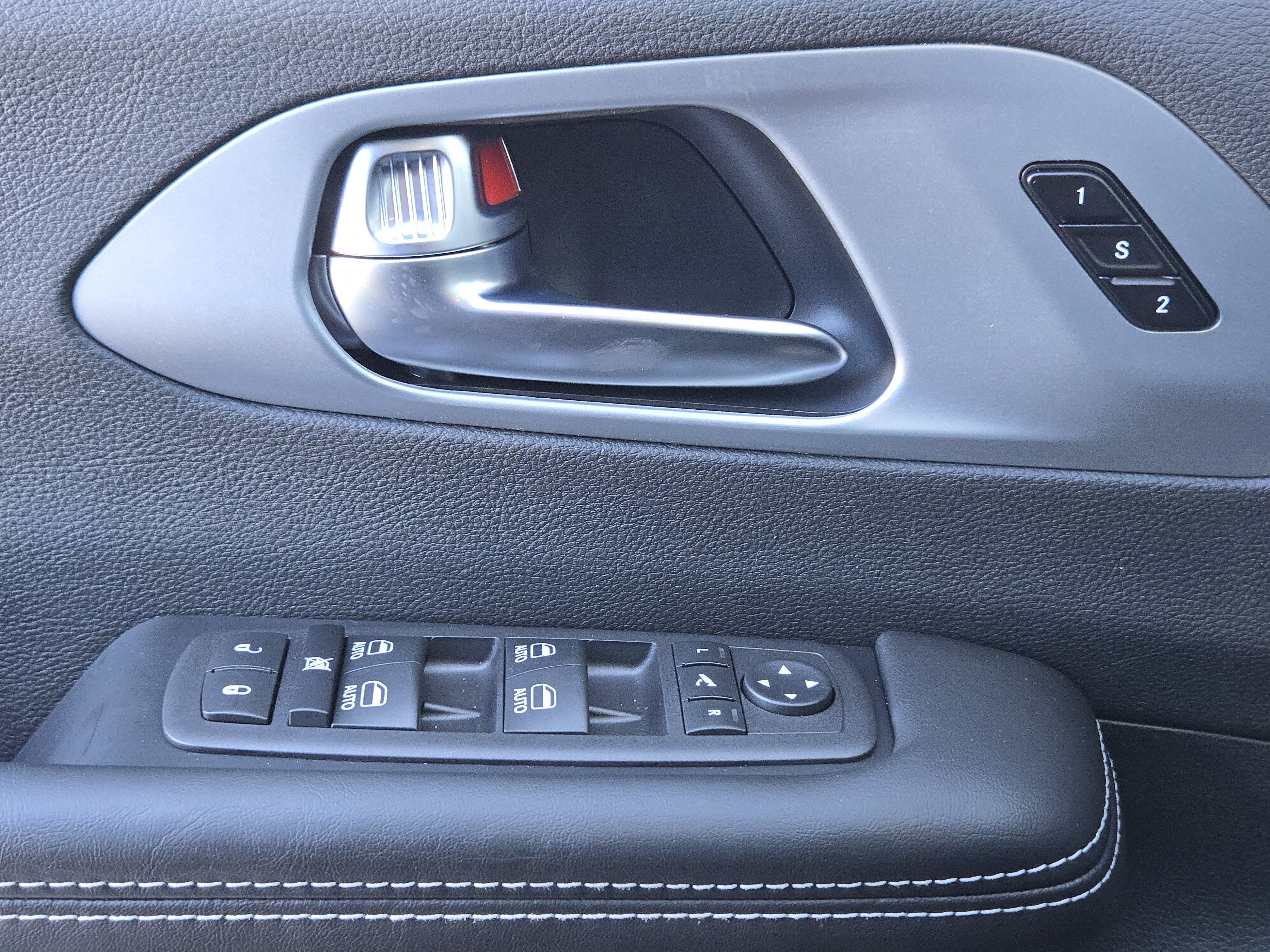 New 2026 Chrysler Pacifica Limited w/ S Appearance Package FWD image 16