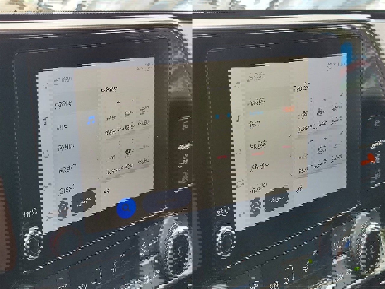 Used 2023 Toyota Highlander LE image 25