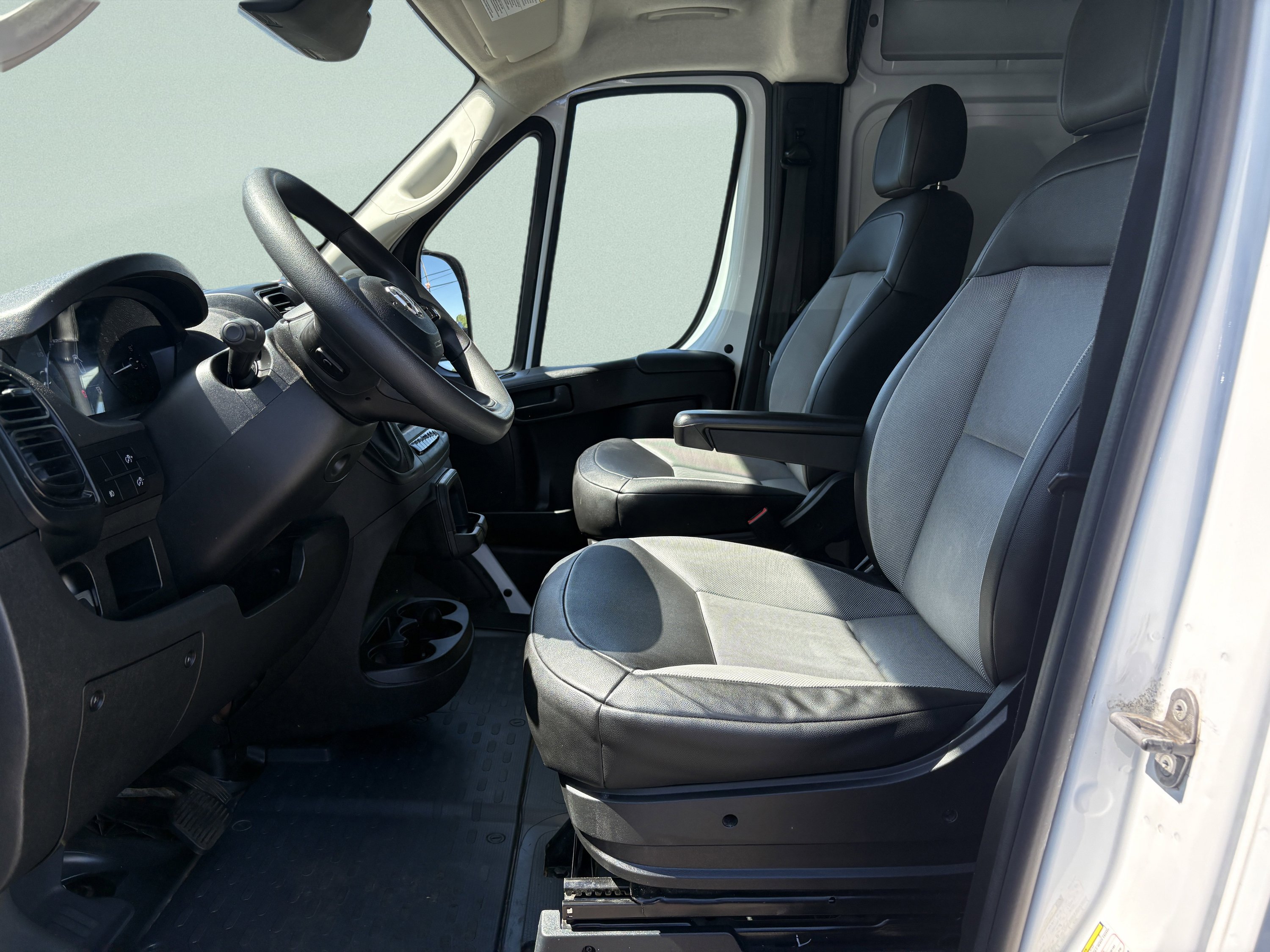 Used 2025 RAM ProMaster 2500 w/ Convenience Group FWD image 12