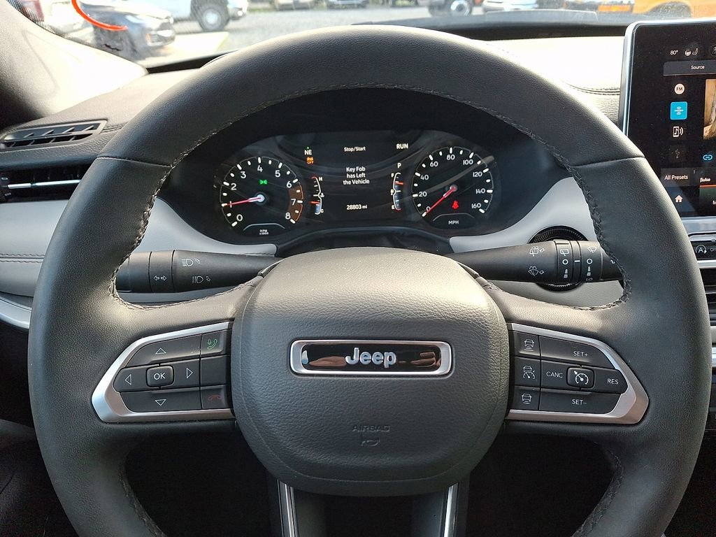 Used 2025 Jeep Compass Limited image 17